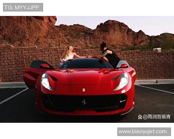 今日足球明星浪漫求婚成功甜蜜瞬间感动全场引发热议